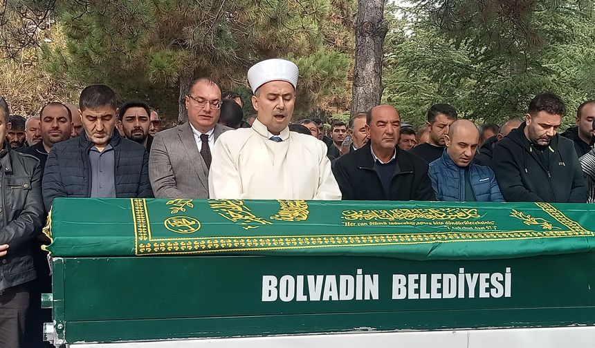 Zehirlenme Şüphesiyle Hayatını Kaybeden Aile Yan Yana Defnedildi