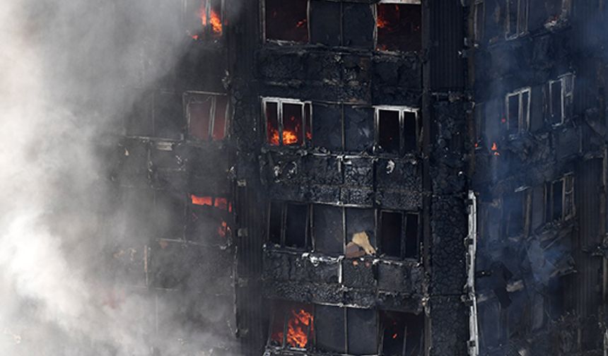 Hong Kong’da Çok Katlı Binada Korkutan Yangın