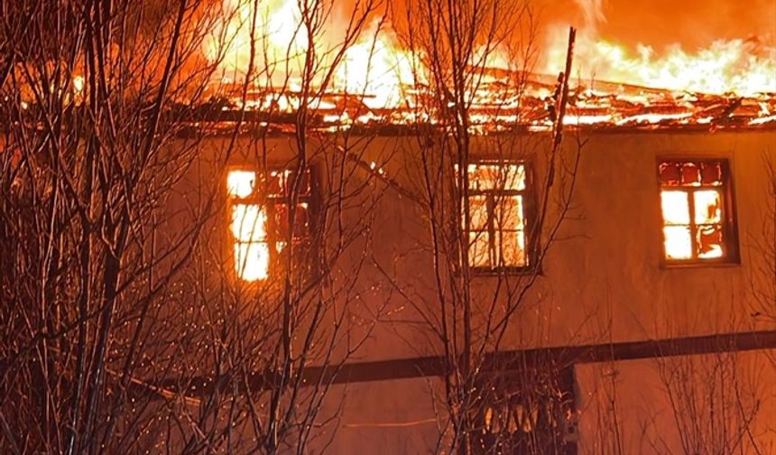 Çankırı'da 2 Ev Yandı