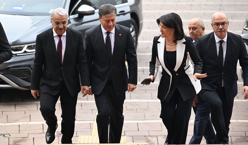 CHP Genel Başkanı, DEM Parti heyeti ile görüştü