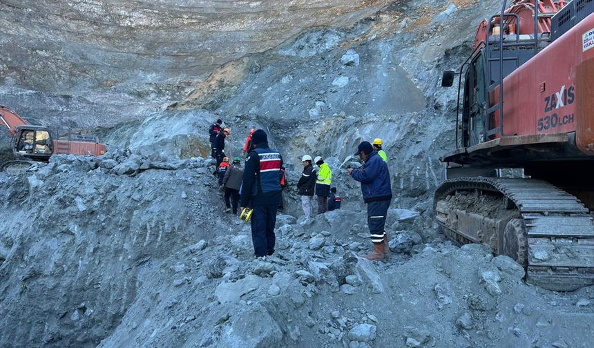 Göçük altında kalan şantiye müdürünün cansız bedenine ulaşıldı