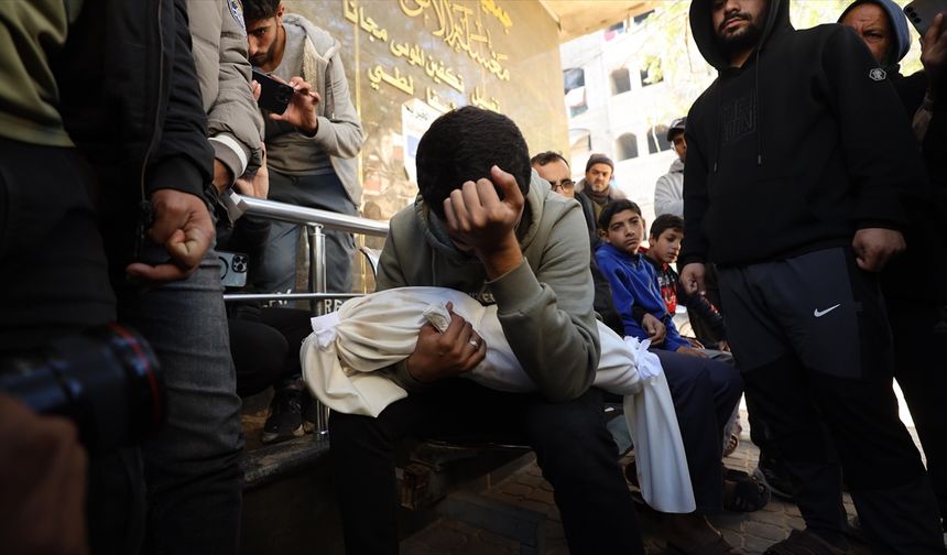 İsrail Gazze'ye topçu ve helikopter saldırısı düzenledi