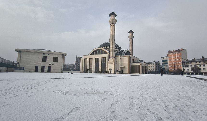 Kars beyaza büründü