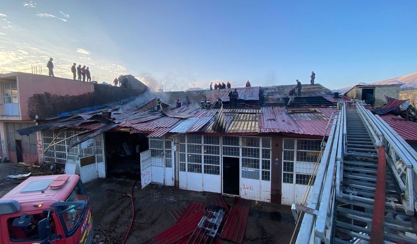 Bitlis'te korkutan yangın