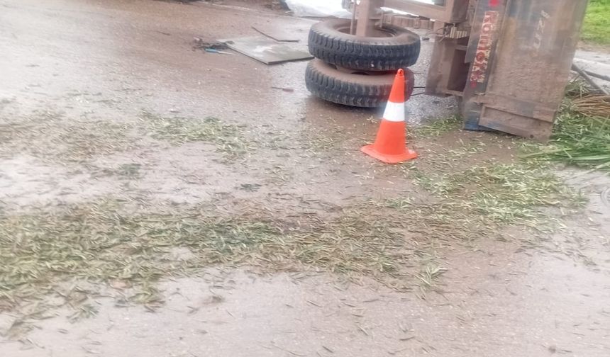 Devrilen traktörün altında kalan sürücü hayatını kaybetti