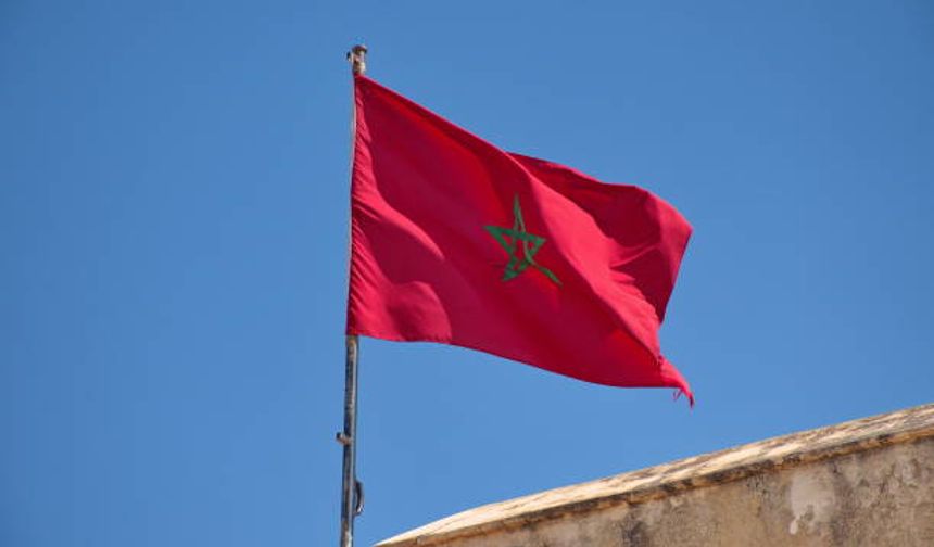 Fes'te iki bina birden çöktü