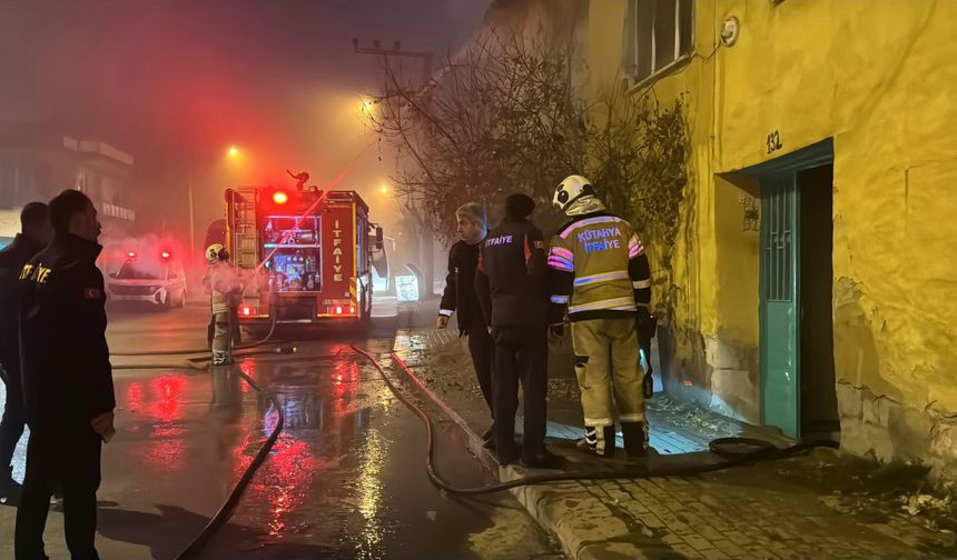 Kütahya'da çıkan yangında anne öldü, kızı yaralandı