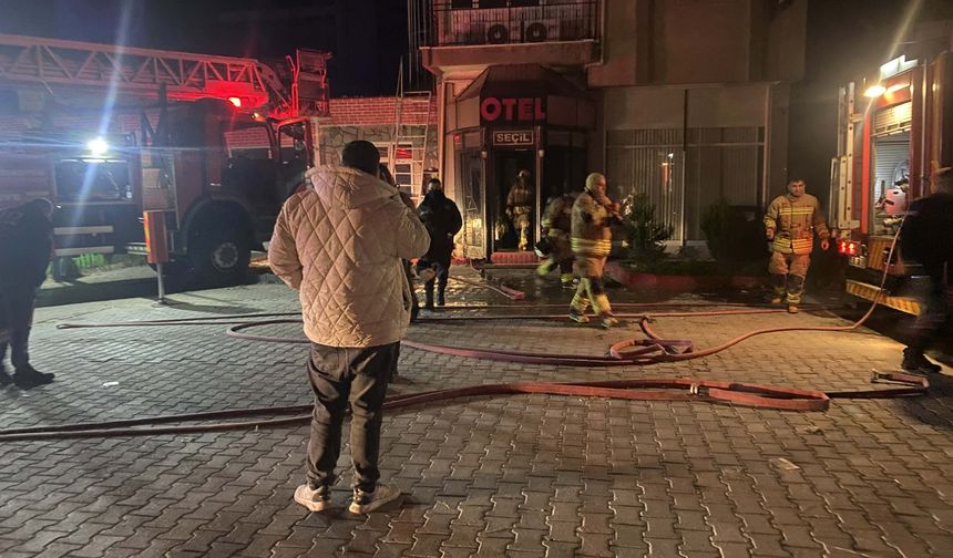 Manisa'da korkutan otel yangını