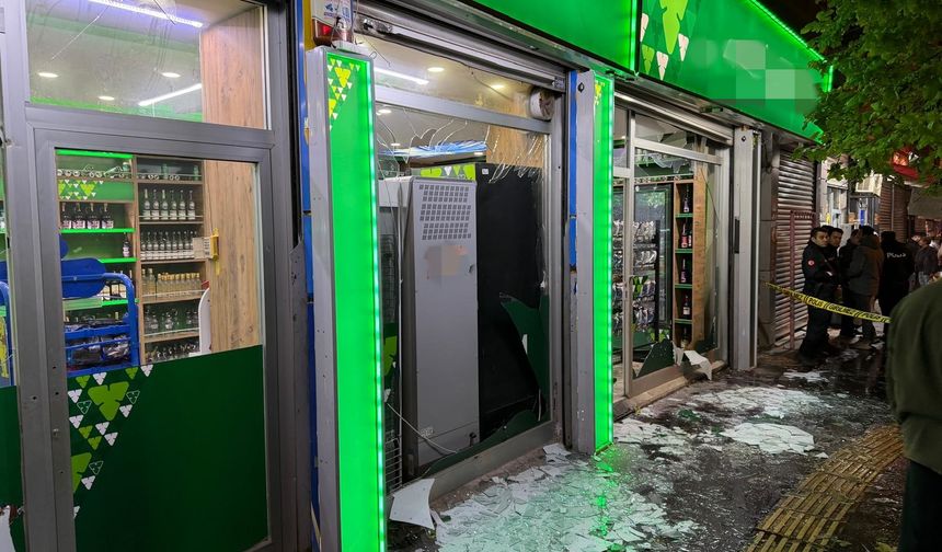 Markete patlayıcı madde atıp kaçtı