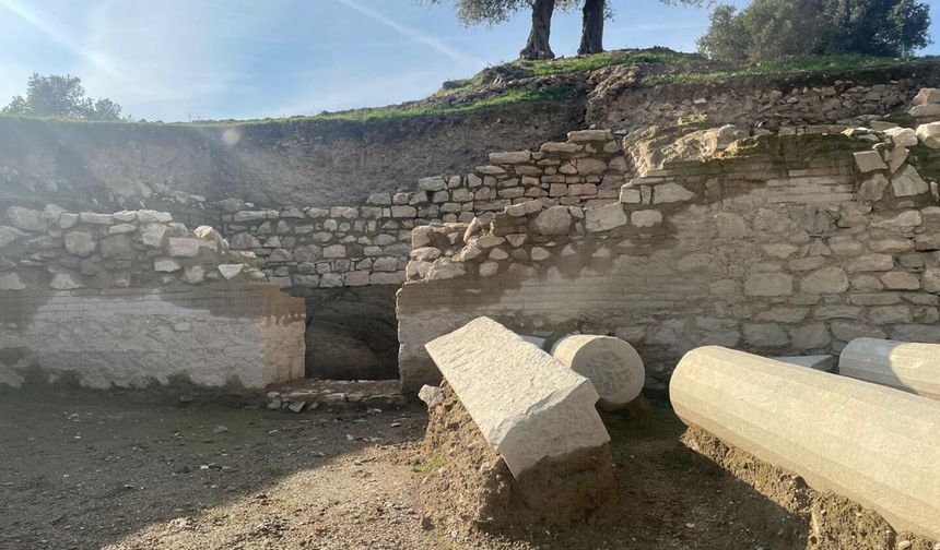 Metropolis'te 2 Bin Yıllık Tanrıça Başı Bulundu