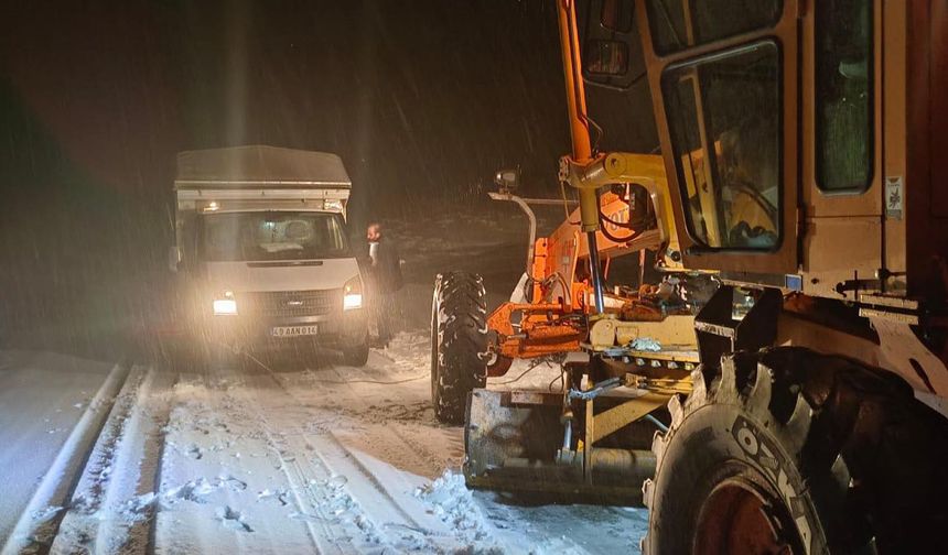 Muş'ta araçta mahsur kaldılar