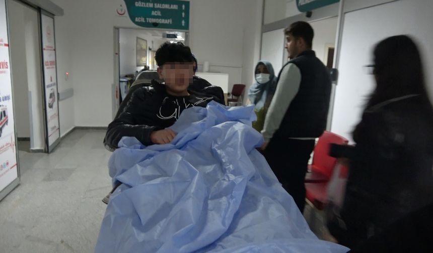 Okul arkadaşını bıçakla yaraladı