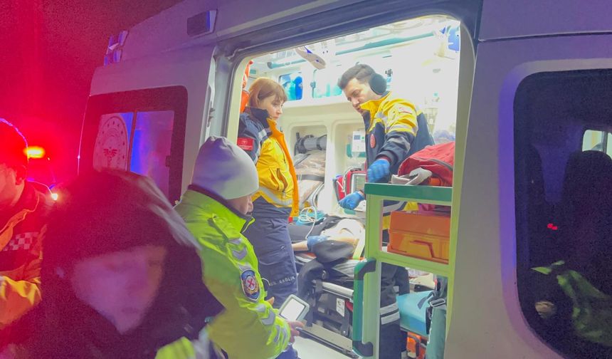 Otomobil tarlaya yuvarlandı: 4 yaralı