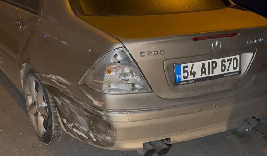 Otomobil, Park Halindeki 2 Araca Çarptı