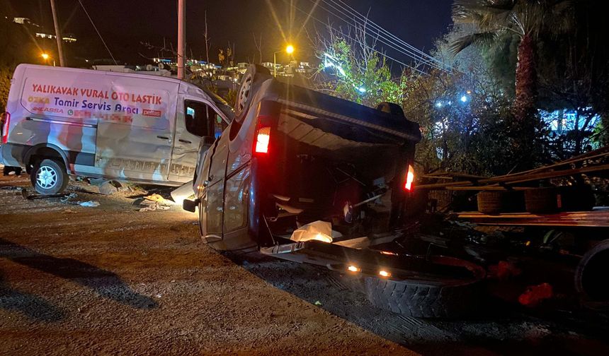 Park halindeki raca kamyonet çarptı