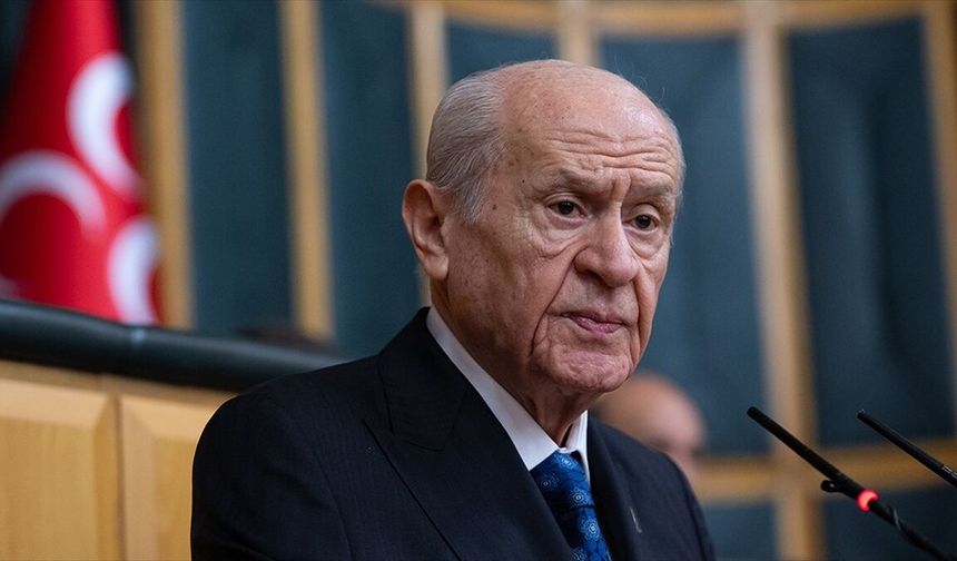 Bahçeli'den Türk bayrağına saldırısına tepki