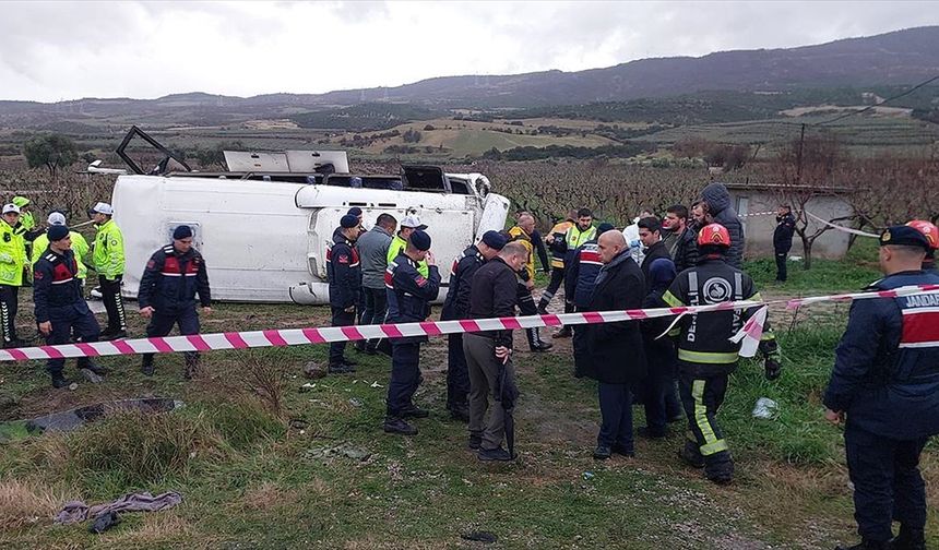 Denizli'de midibüs devrildi: 25 yaralı