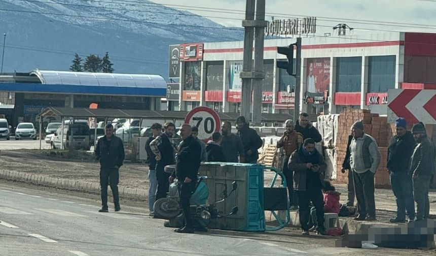 Afyonkarahisar'da feci TIR kazası: 3 ölü