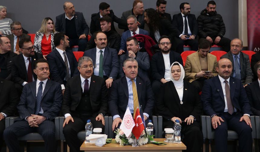 Bakan Bak: Sporla büyüyen sağlıklı nesiller hedefliyoruz