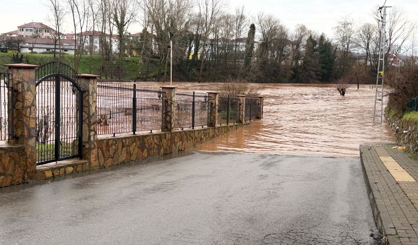 Bartın Irmağı'nın su seviyesi yükseliyor