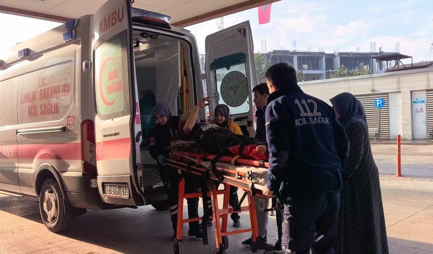 Demirlerin altında kalan işçi yaralandı