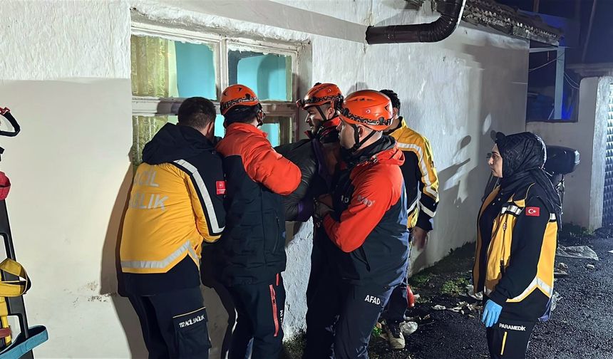 Edirne'de metruk binanın çatısı çöktü!