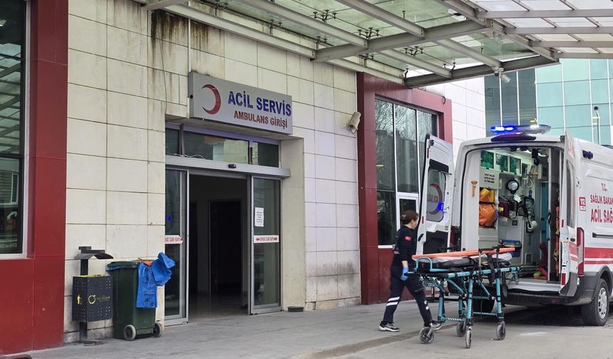 Fabrikada forkliftler çarpıştı