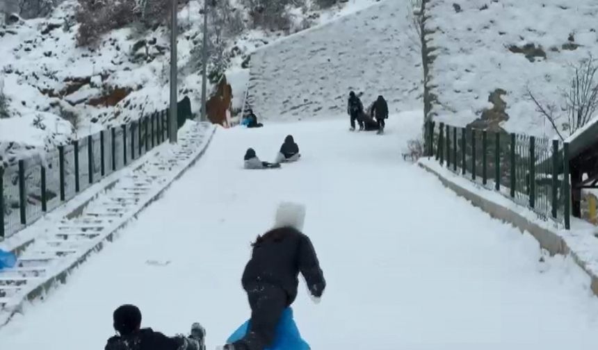 Gümüşhane'de kar etkisi: Yollar ulaşıma kapandı