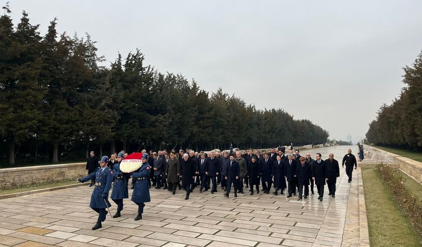 İYİ Parti ve beraberindeki heyet Ata'nın huzuruna çıktı