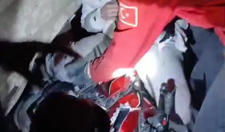 Kamyonet ve motosiklet çarpıştı