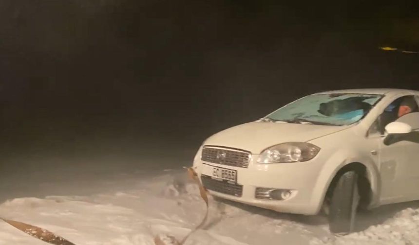 Mahsur kalan sürücüyü İl Özel İdaresi ekiplerince kurtarıldı