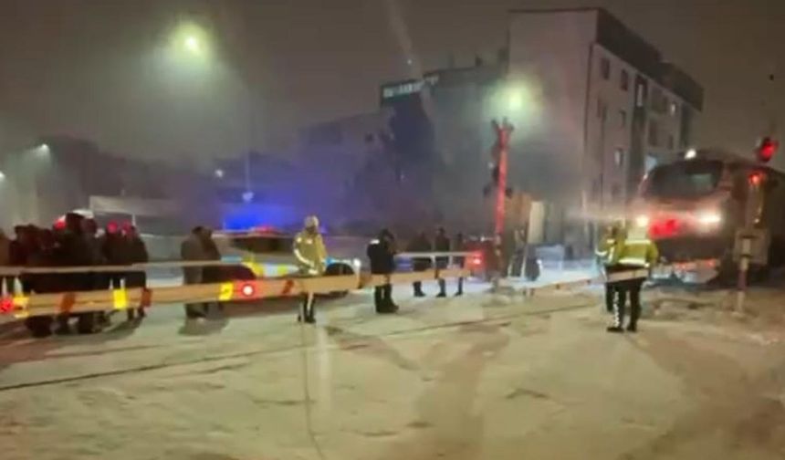 Manevra yapan tren gence çarptı