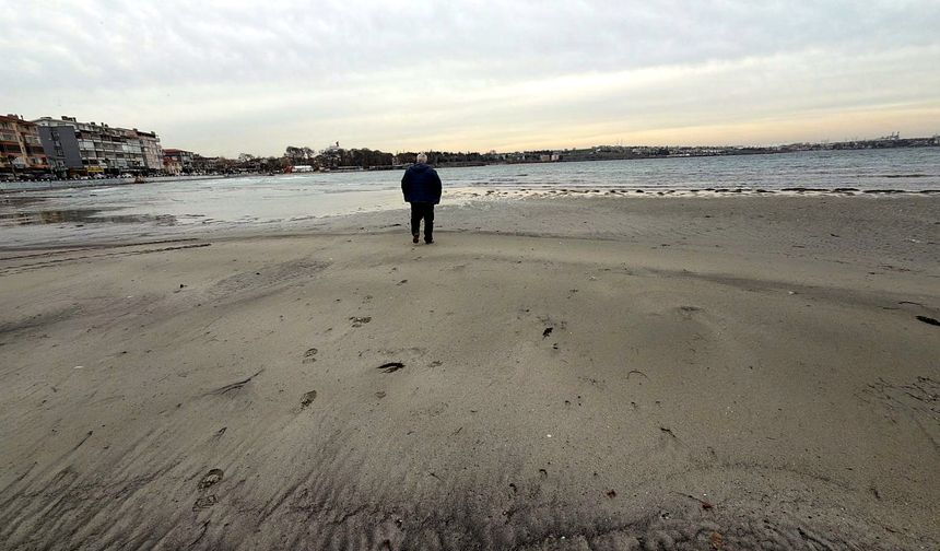 Marmarareğlisi'nde deniz 50 metre çekildi