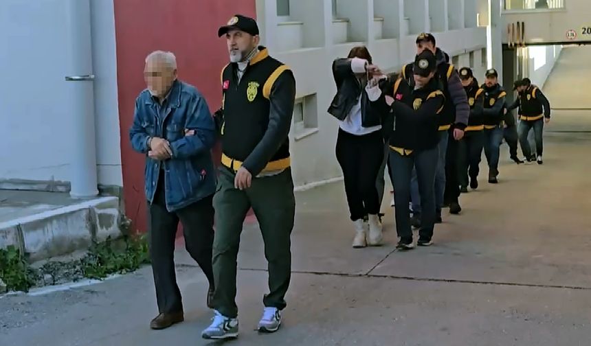 Masaj salonlarına fuhuş operasyonu