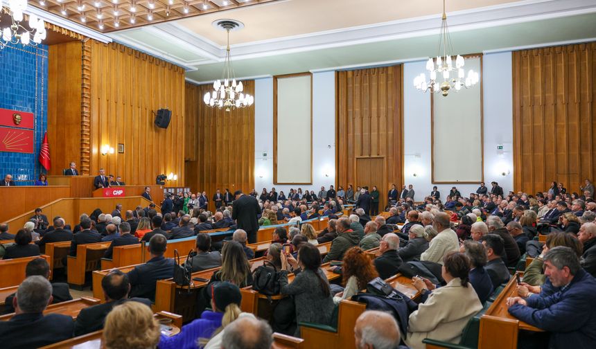 Özgür Özel'den Yunan gazeteciye sert çıkış