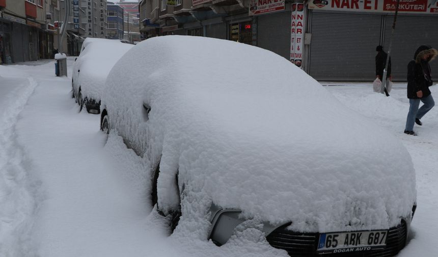 Van'da 287 yerleşim yeri ulaşıma kapandı