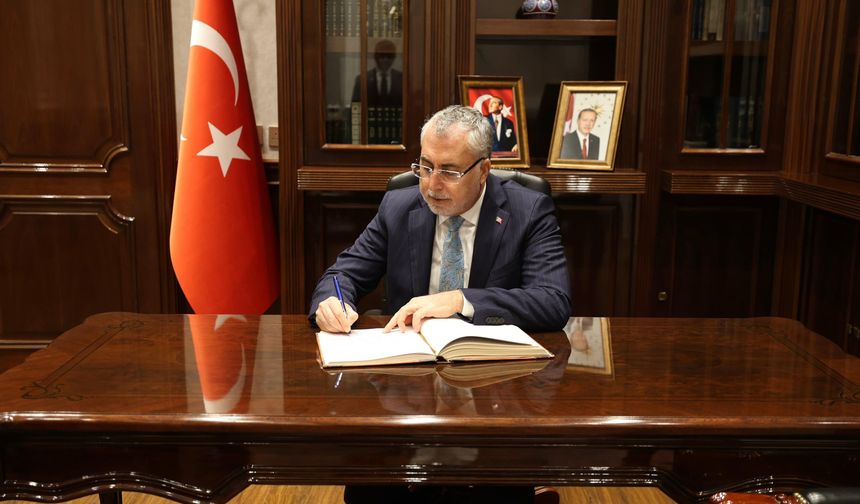 Vedat Işıkhan, Türkiye'nin Riyad Büyükelçiliği'ni ziyaret etti