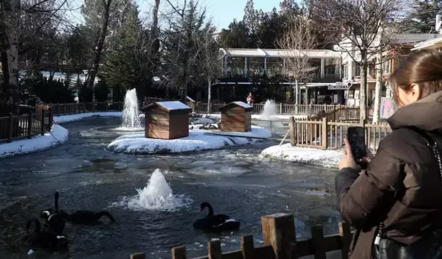 Soğuk hava Kuğulu Park havuzunu ve Eymir Gölü'nü vurdu