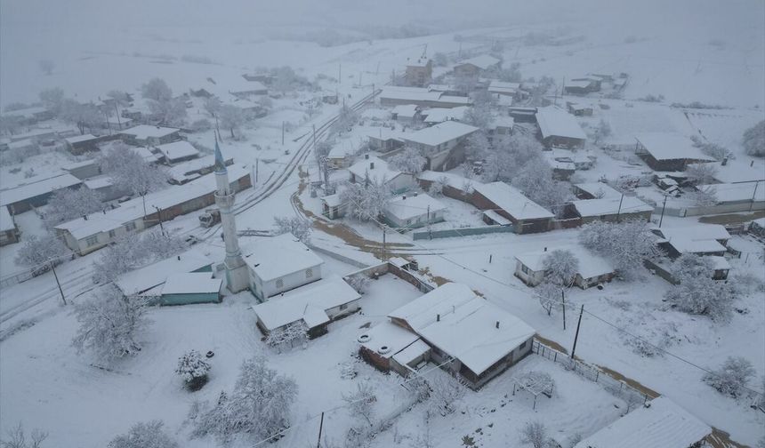 Tekirdağ'da kar yağışı etkili oluyor