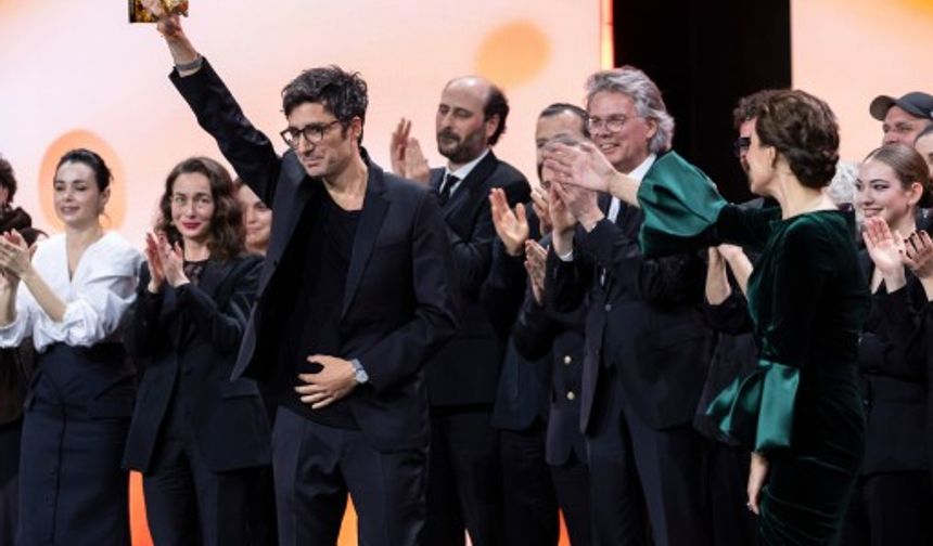 76'ncı Berlin Film Festivali'nde Altın Ayı ödülü 'Sarı Zarflar'ın oldu