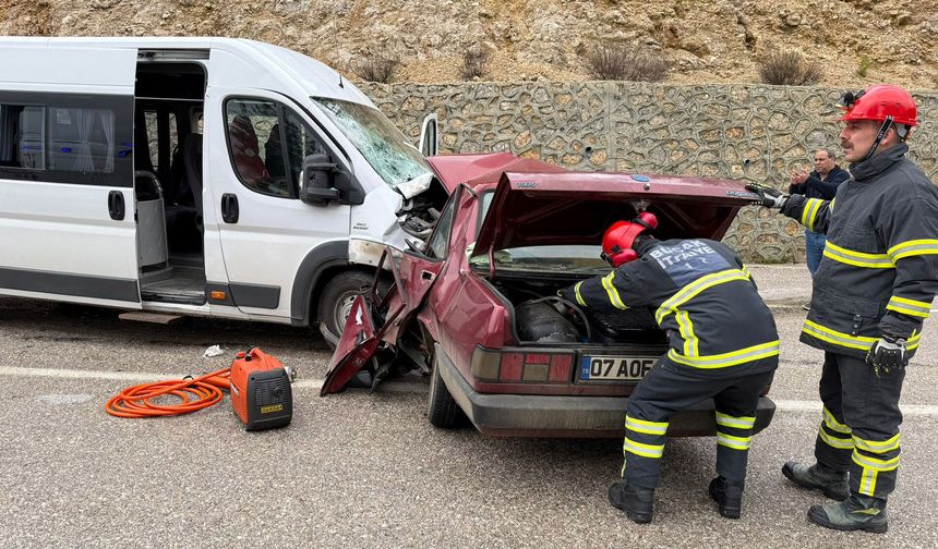 Burdur'da otomobil kazası can aldı!