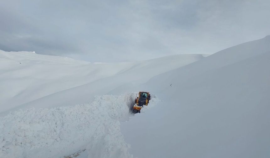 Hakkari'de 143 yerleşim yeri yolu açıldı