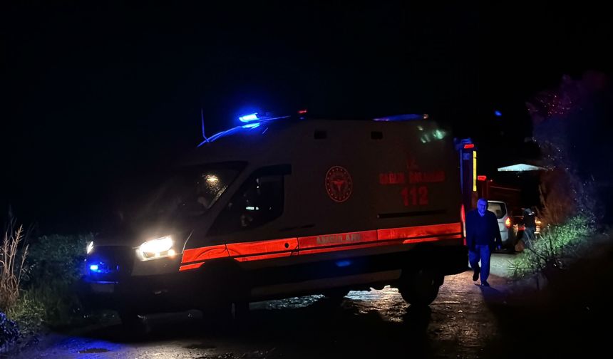 Karacaali Deresi'nde mahsur kalan araçlar kurtarıldı