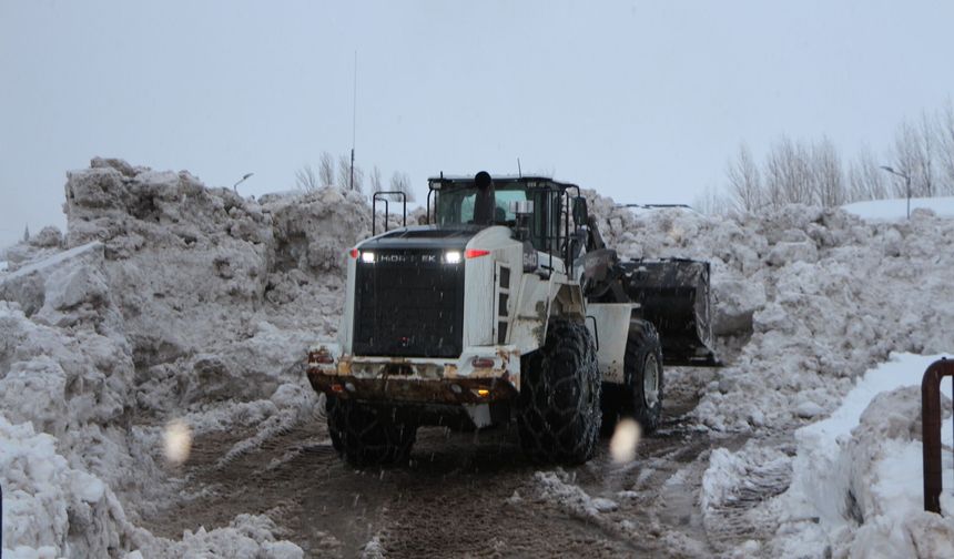Karlıova'da eğitime ara
