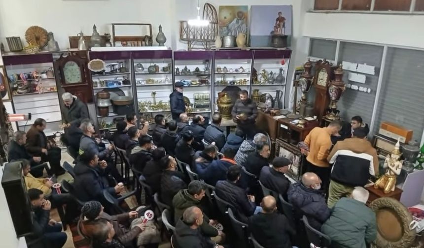 Mesleğini bırakıp antikacı oldu