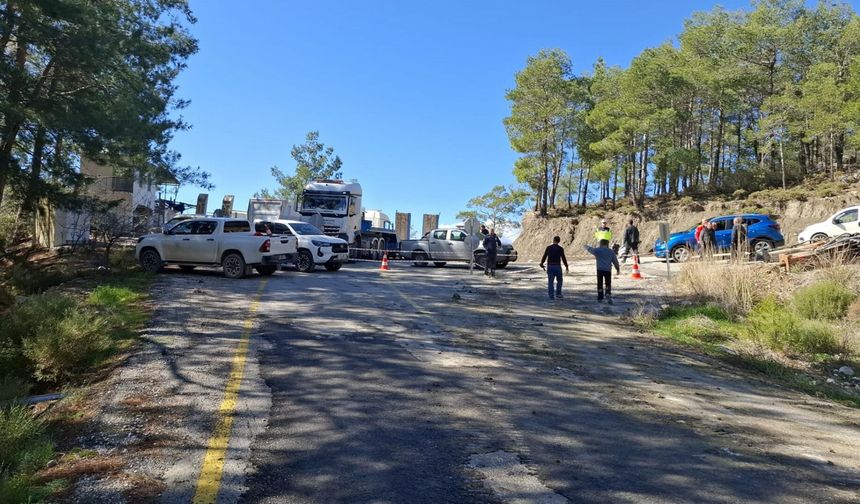 Muğla'da toprak kayması hayatı olumsuz etkiledi