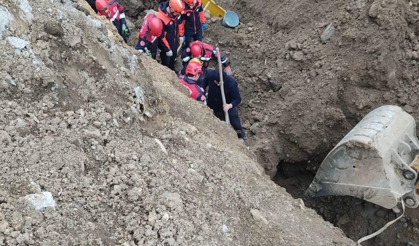 Operatör göçük altında kaldı