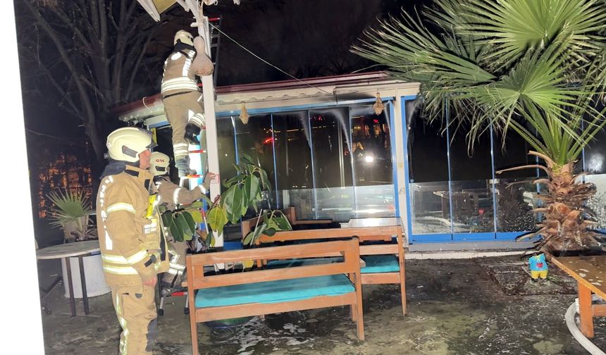 Park içindeki kafede korkutan yangın