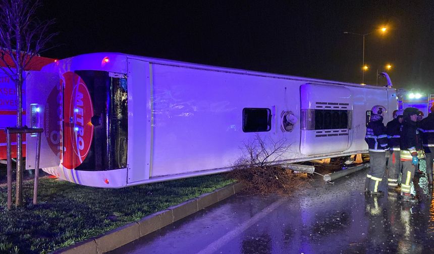 Samsun'da Yolcu Otobüsü Devrildi