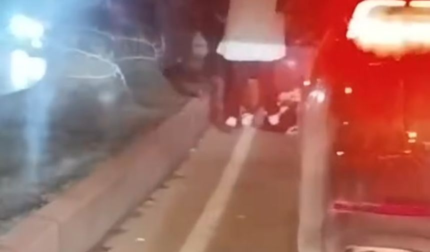 Tartıştıkları kişiyi darbettikleri anlar kamerada